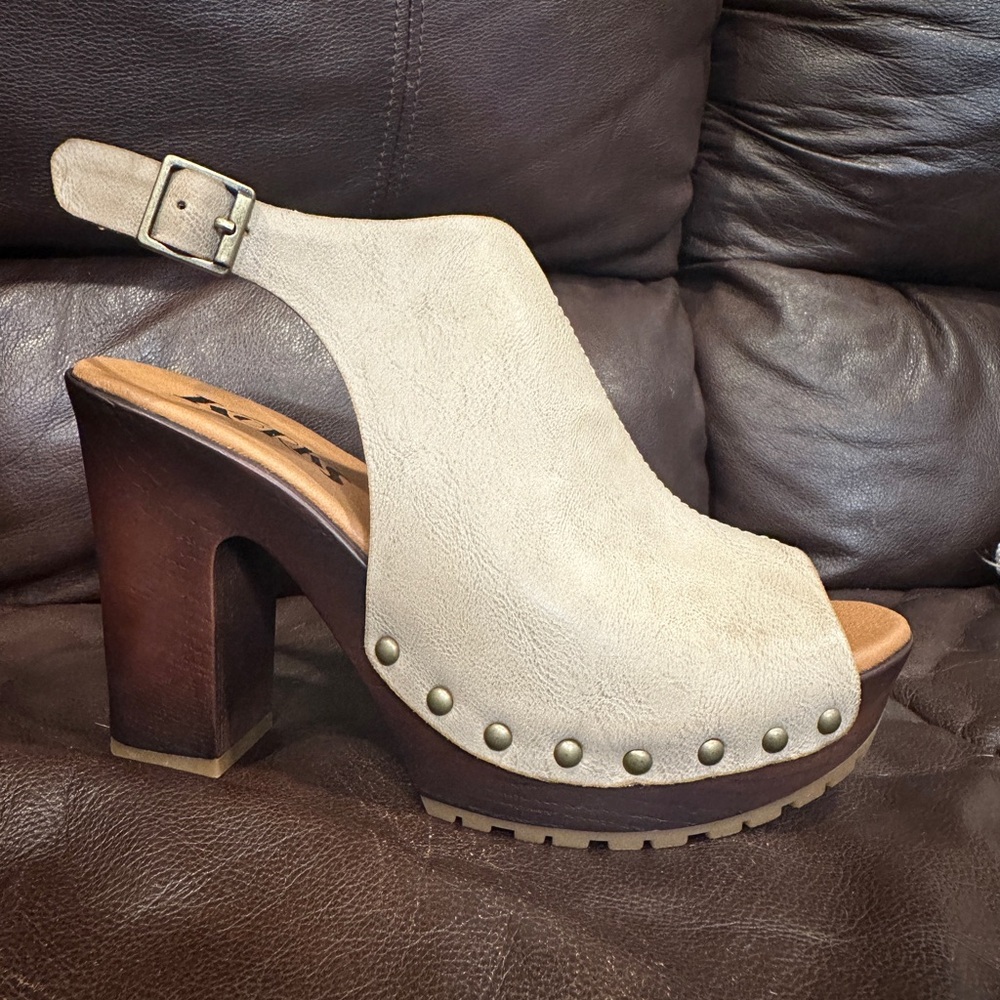 New with Box - Korks Arden Clogs